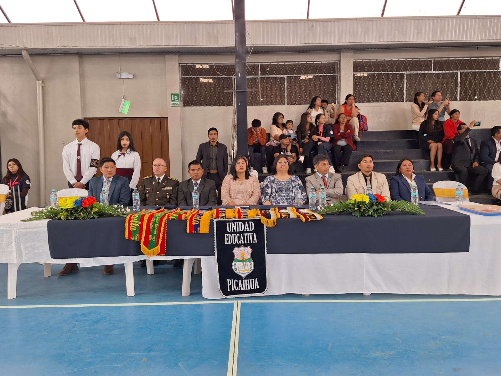 AUTORIDADES DEL GADP PICAIHUA PARTICIPARON EN EL JURAMENTO DE LA BANDERA DE LA UNIDAD EDUCATIVA PICAIHUA